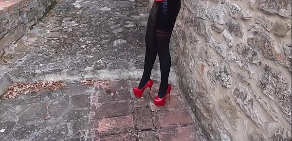 Laura on Heels amateur 2021. 40 minutes compilation of high heels and pantyhose